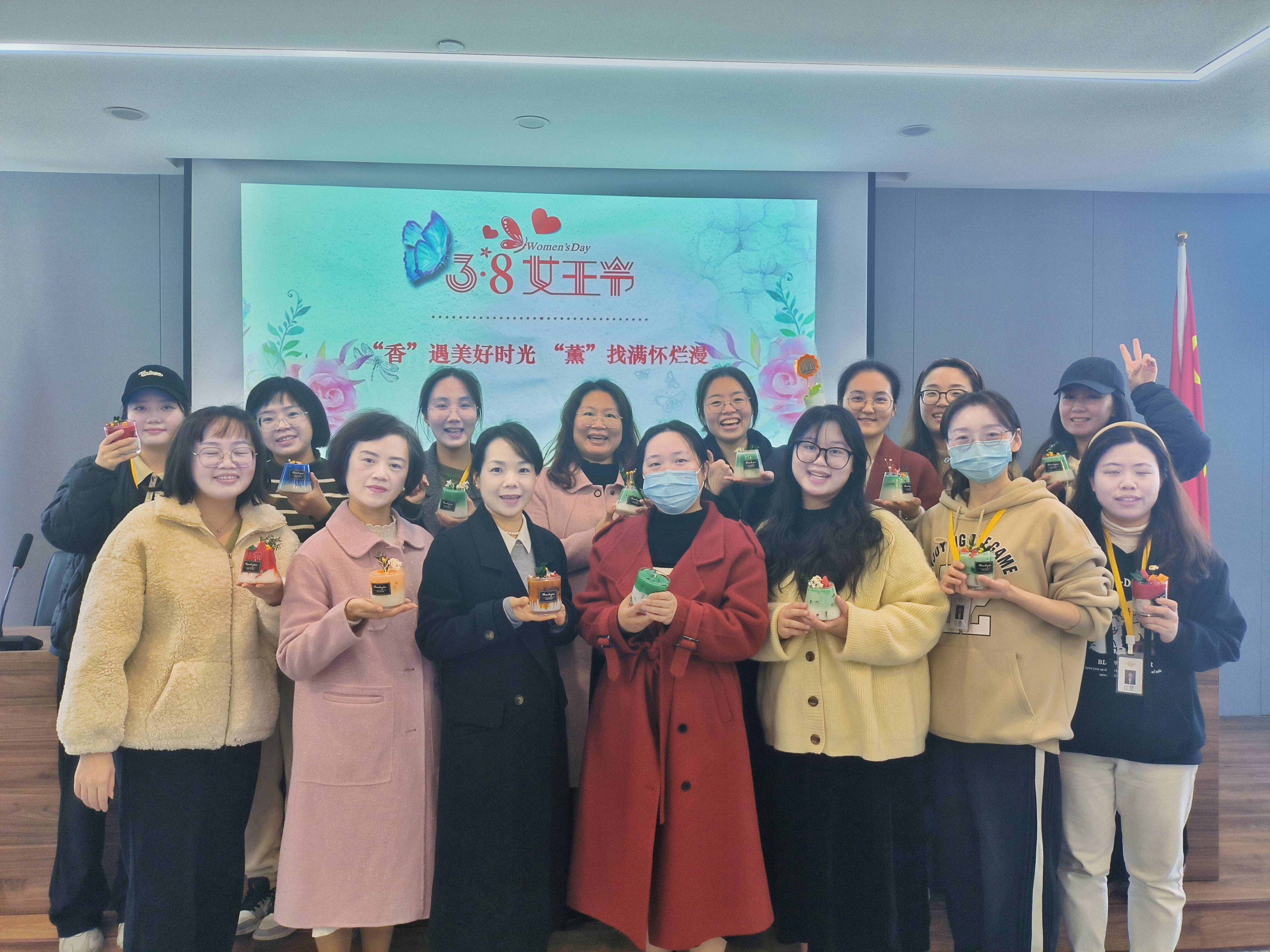 “香”遇美好時光、“薰”找滿懷爛漫丨面粉公司開展三八婦女節(jié)香薰蠟燭手作活動